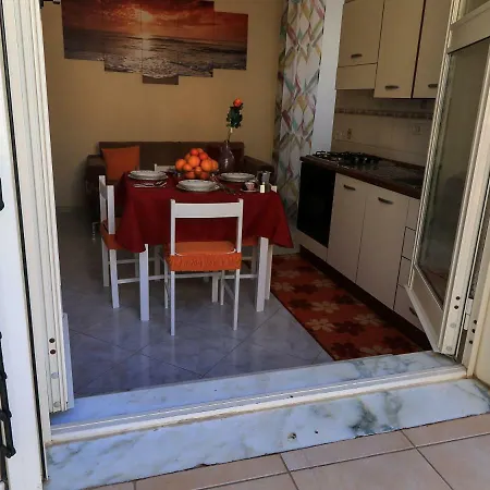 Casa Di Olga Accanto Al Mare Apartment *
